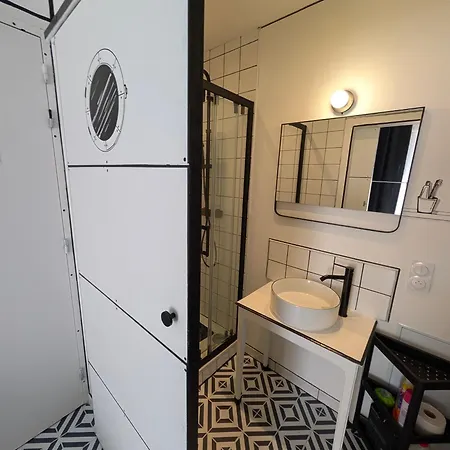 Atypique Avec Terrasse Apartament